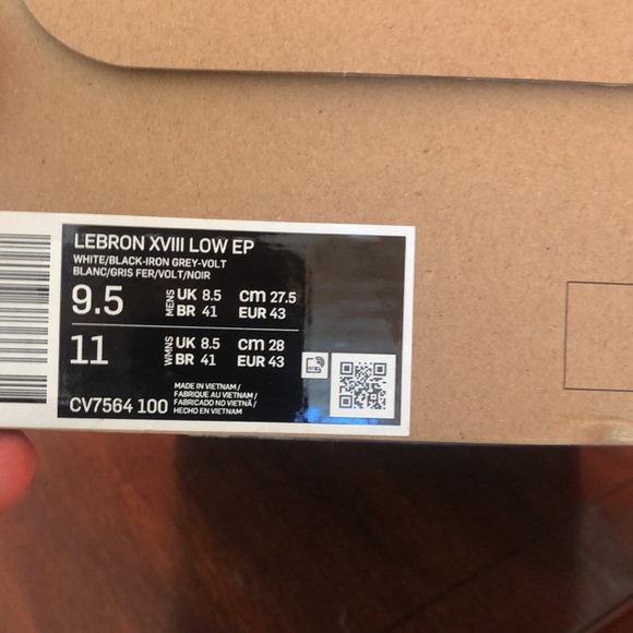 NIKE LEBRON 18 . Low Ep size 9.5 - Picture 4 of 8